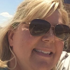 Meet your Posher, Carrie